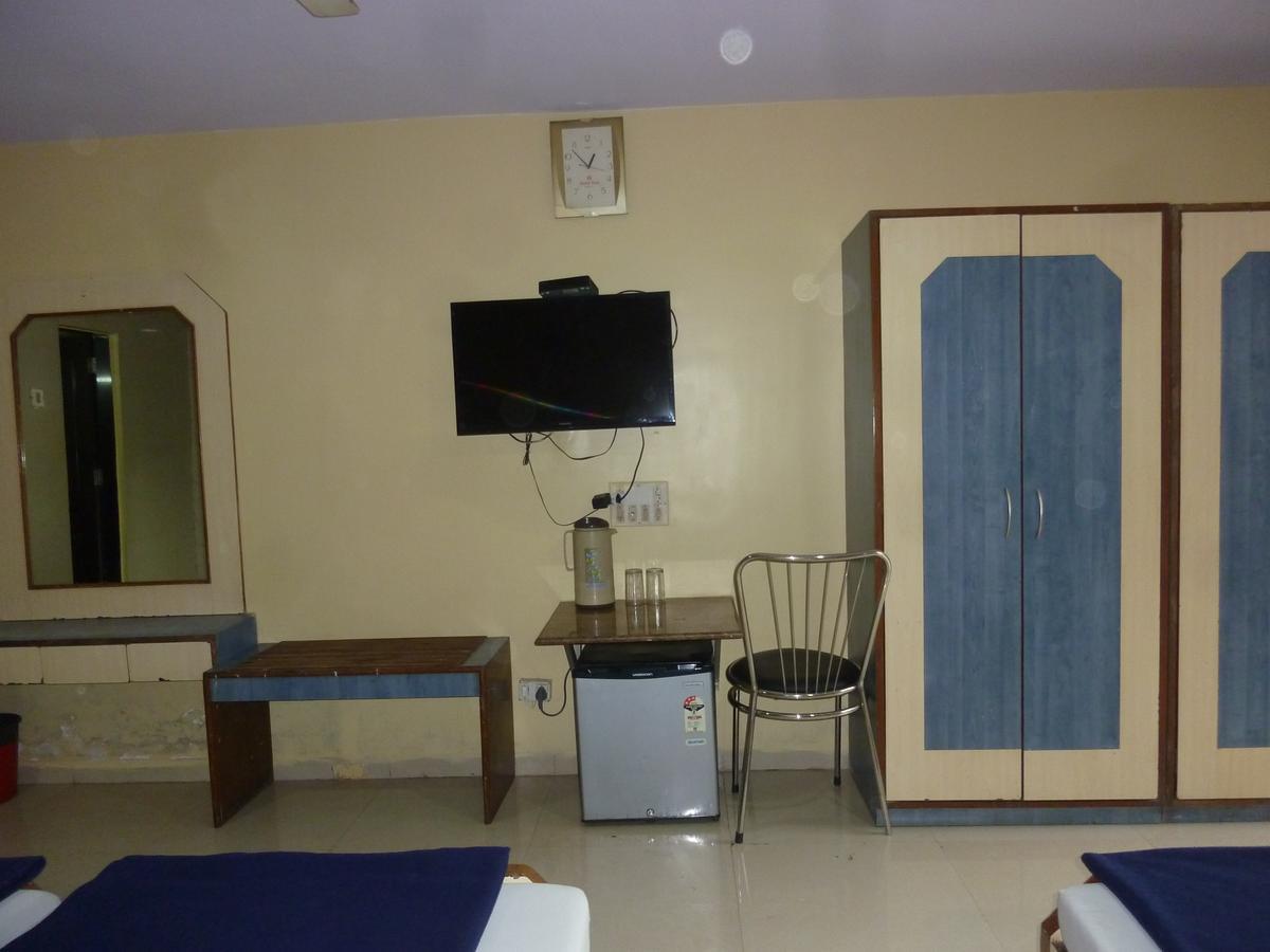 Hotel Stars Mumbai Room photo