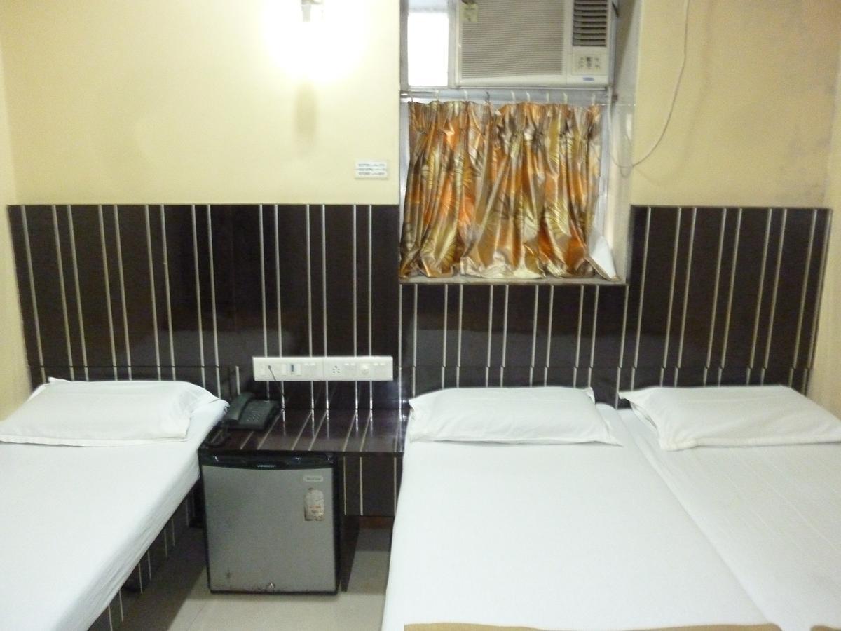 Hotel Stars Mumbai Room photo