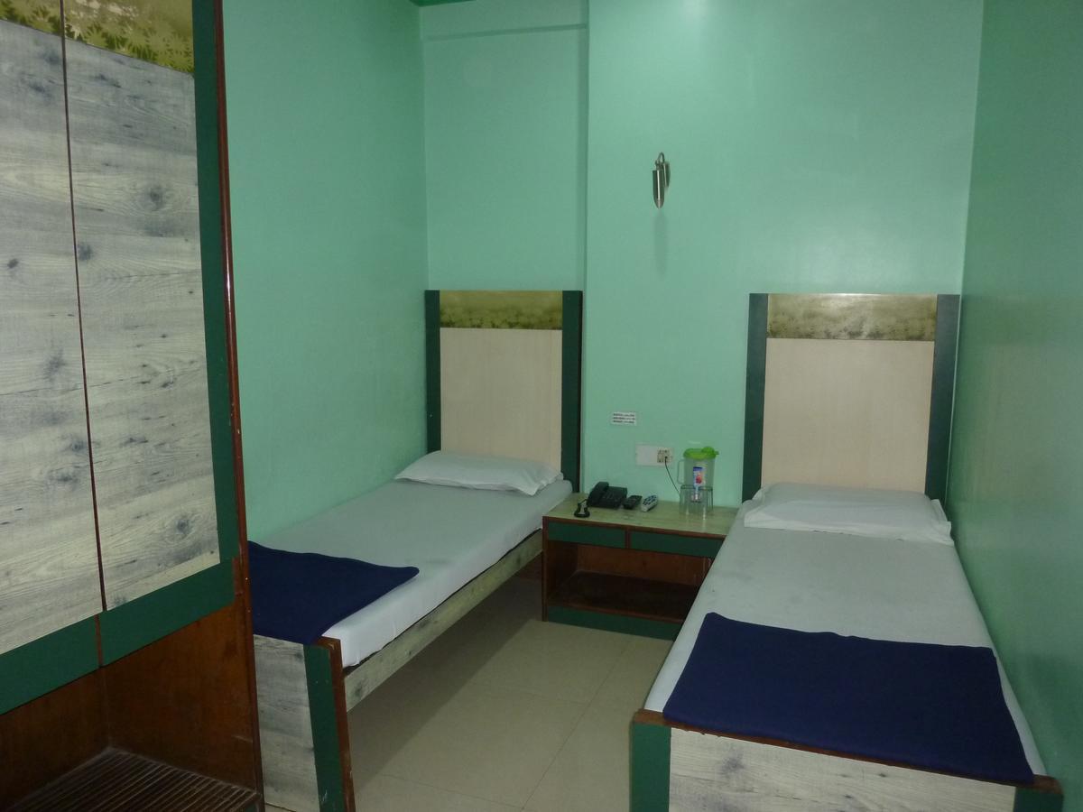 Hotel Stars Mumbai Room photo