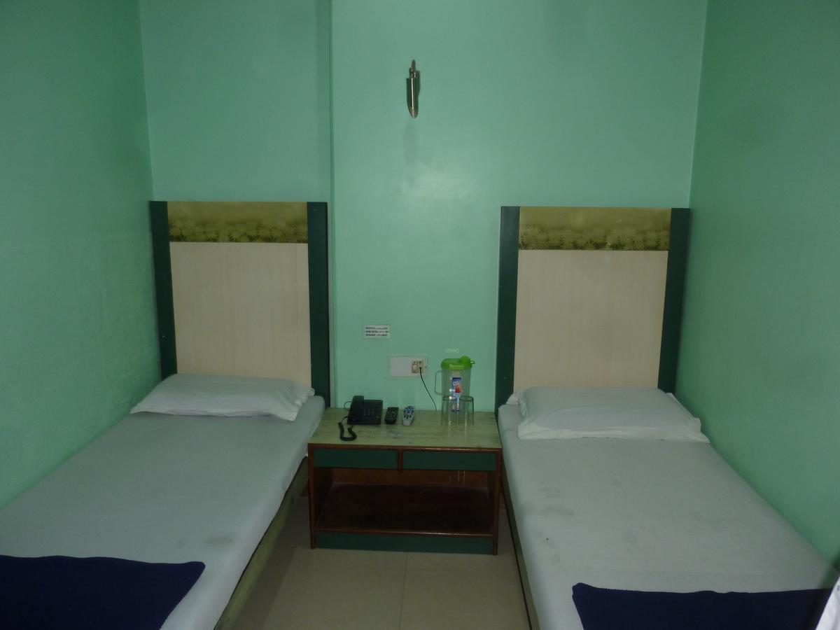 Hotel Stars Mumbai Room photo