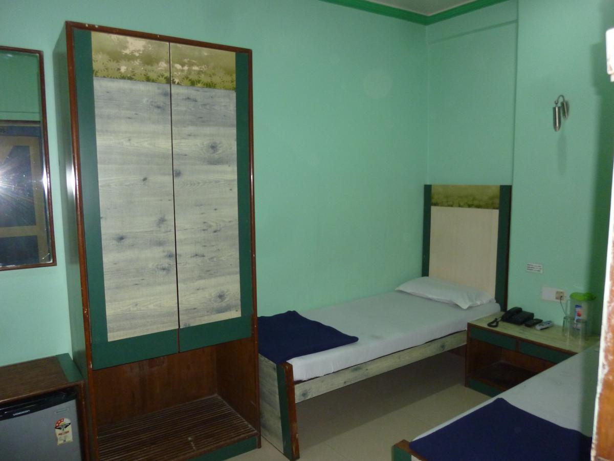 Hotel Stars Mumbai Room photo